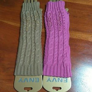 Fingerless gloves,with stones.